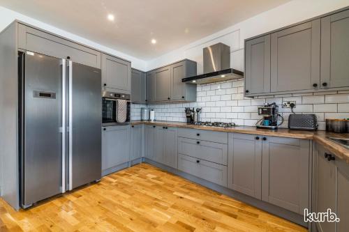 Carlton Hill House - 5 Bedroom House with Parking in 蓋德靈