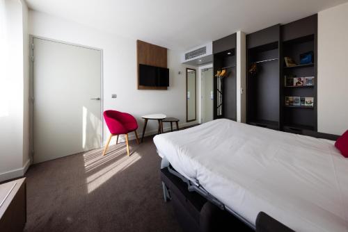 1 double bed, 2 twin beds