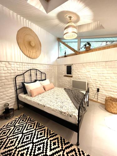 Modern and Spacious 3-Bedroom Entire House - Tap to explore photos