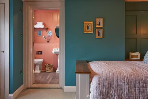 White Horse Hotel - image 7