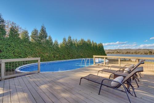 Decatur Oasis - Private Pool, Hot Tub and Deck!