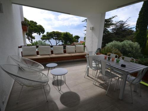 Apartamento Reformado en Aiguablava con Terraza - ES-226-32 - image 2