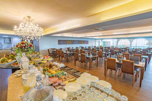 Hotel Village Premium Campina Grande - 레스토랑