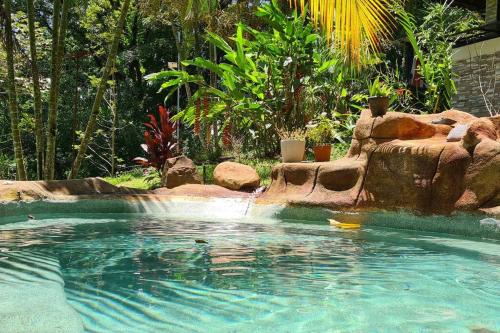 . Private Eco Cabin B, pool, fast Wifi, Mountain Views