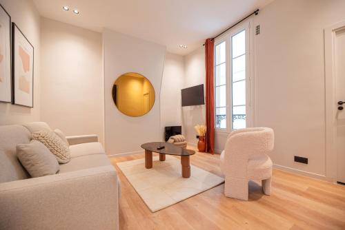 Lovely Flat in the marais - Tap to explore photos