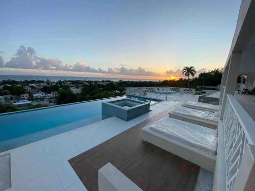 Luxury 4 Bed Modern Villa with amazing sea views