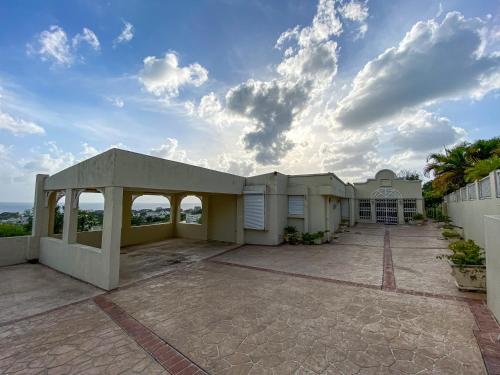 Luxury 4 Bed Villa in Barbados with amazing views