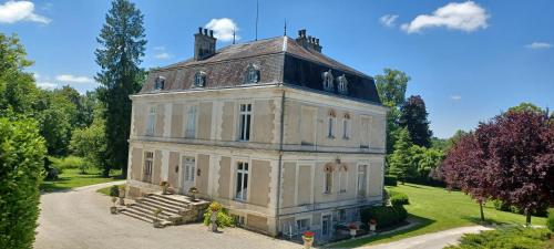 3 bedroom apartment in the grounds of a Chateau