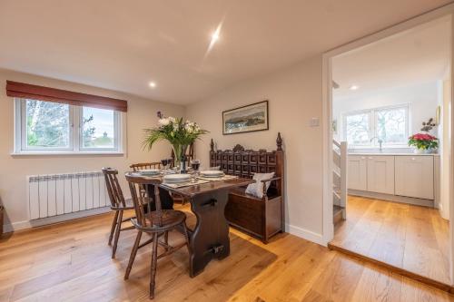Iekārtas, Dedham Vale Cottage with Swimming Pool mid May to mid Sep - Yew Tree Barn in Layham