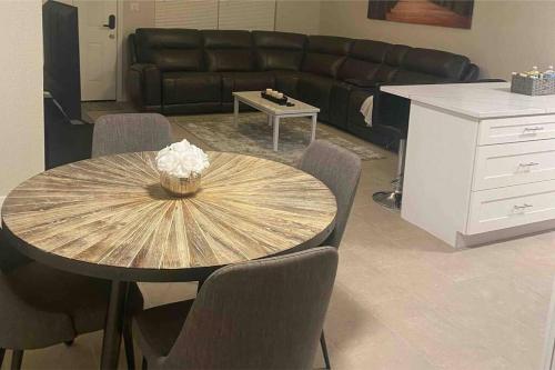 Minutes to Fairgrounds, Hard Rock, & Busch Gardens