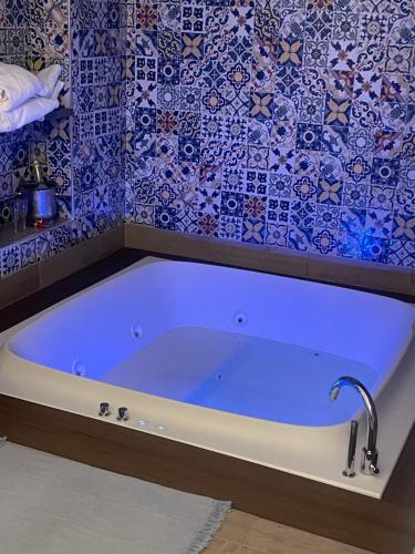 Quadruple Room with Bath image 9