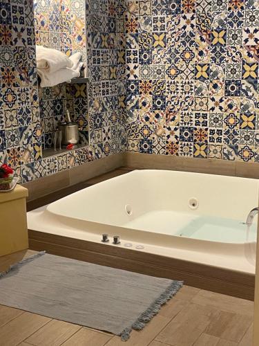 Quadruple Room with Bath image 10