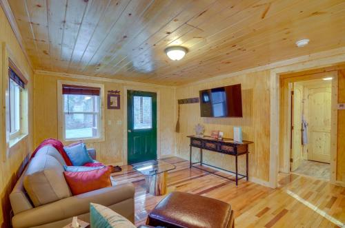 Peaceful Beattyville Cabin Near Red River Gorge! in Beattyville, USA