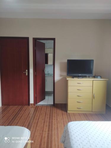 1 double bed, 2 twin beds