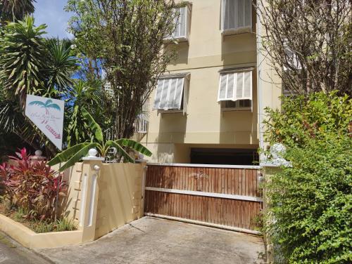 Queen Angel Suite. Stunning Apartment on Grafton Beach with Direct Beach Access