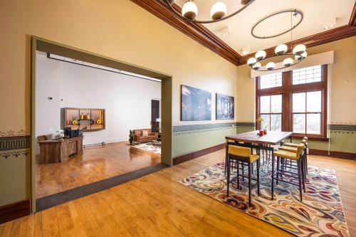Hotel Henry Buffalo Curio Collection by Hilton - image 11