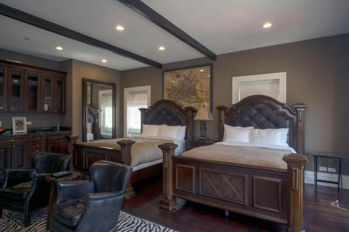 Deluxe Queen Suite image 7