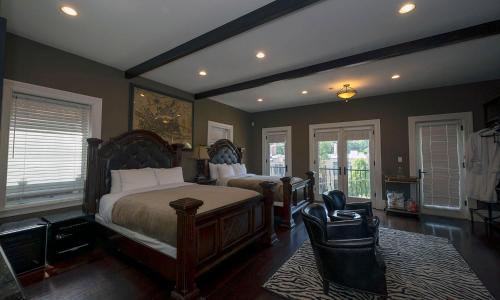 Deluxe Queen Suite image 9
