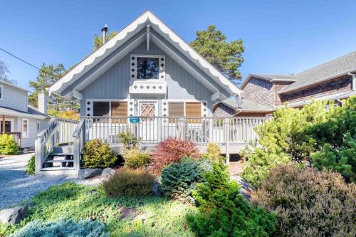 Play Chalet MCA 489 - Meredith Lodging in Manzanita (OR)