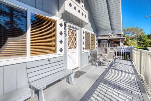 Play Chalet MCA 489 - Meredith Lodging in Manzanita (OR)