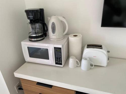 BeachWalk Studio B Apmt 2 Beds, amazing view - Tap to explore photos