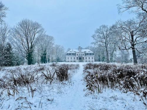 Schloss Selchow - Villa am See - 60 min von Berlin Zentrum