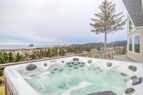 Pelican Villa - Meredith Lodging, Pacific City