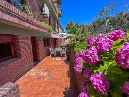 2 bedrooms, 4 beds