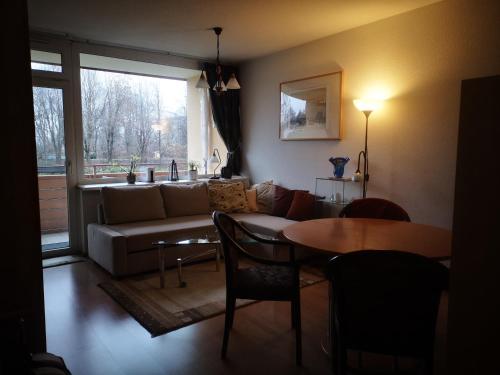 Ferienwohnung Kärnten Ossiacher See zwei Zimmer Appartement direkter Seezugang Strand beheizte Schwimmhalle - Apartment - Bodensdorf