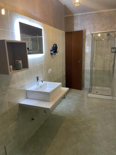 Casa Anna-Appartamento con garage- in San Zeno