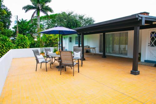Large 4br, 3ba Home 2 Acresclose To The Keys! in Homestead, USA
