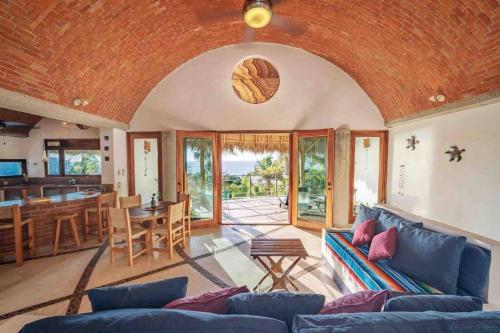 Casa Guadalupe, Oceanview Tranquility, Heated Pool in Aticama, Mexico