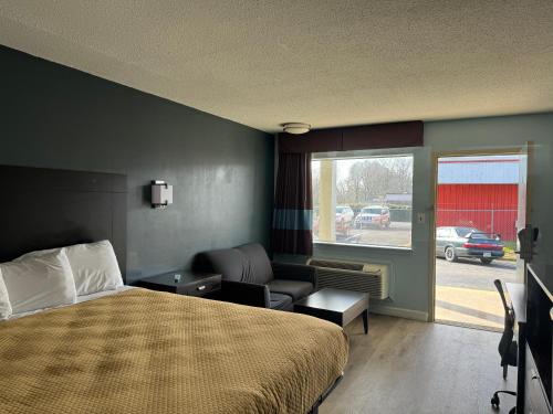 Red Carpet Inn & Suites - Danville