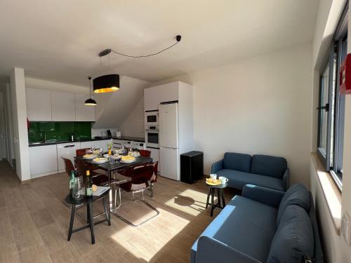 Kitchen, Orange Grove Residence in Pinheiro e Garrado