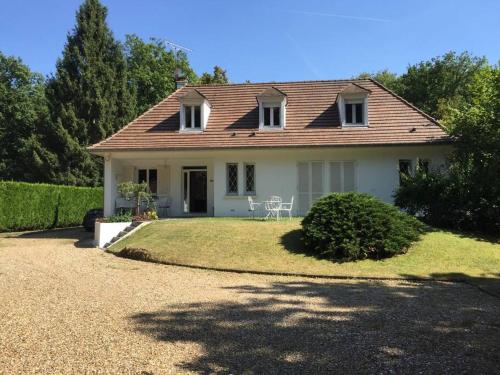 Maison familiale avec piscine proche Paris - JO 24 - Location saisonnière - Gouvieux