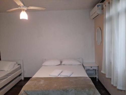 1 double bed, 2 twin beds