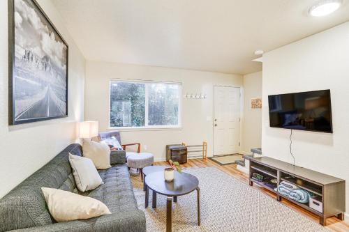 . Airy Fortuna Apartment with Deck!