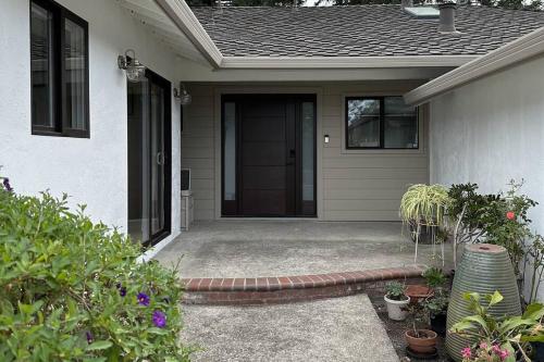 Modern, Renovated 5b/3ba near Apple, Kaiser