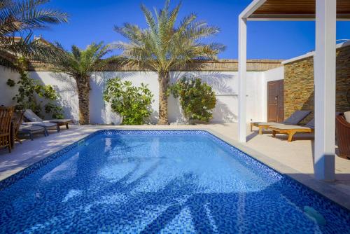 Dar 66 Pool Chalets with Jacuzzi