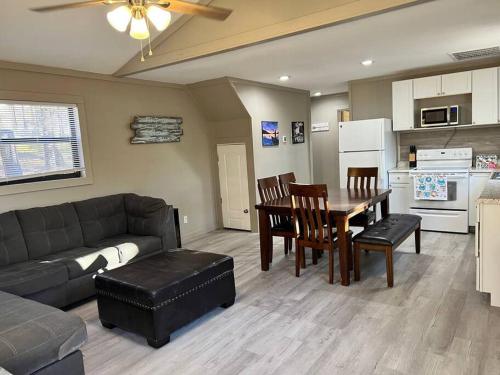 Cottage on Kiowa /Pet Friendly Lake Texoma in Shay, USA