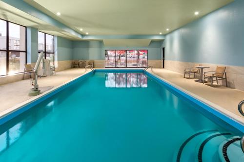 Holiday Inn Express - New Albany - image 6