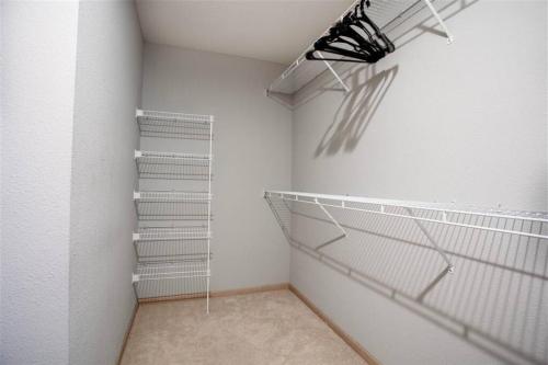 Cozy 3 Bedrooms and 2 baths in Olathe sleeps 8. in Olathe, USA