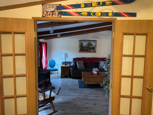 Зручності, Spacious Cozy Getaway ! King Bed, Game Room, Out Door Patio in Ханкок (Массачусетс)