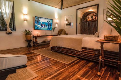 Coco Bungo - Beachside Bungalow #3