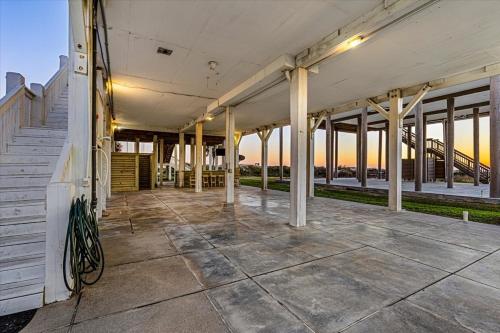 Sea Haven- Ocean Front Luxury Property in Bolivar Peninsula, USA
