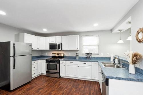 Charming Cottage in Central Location*Near BWI* in 埃利科特城