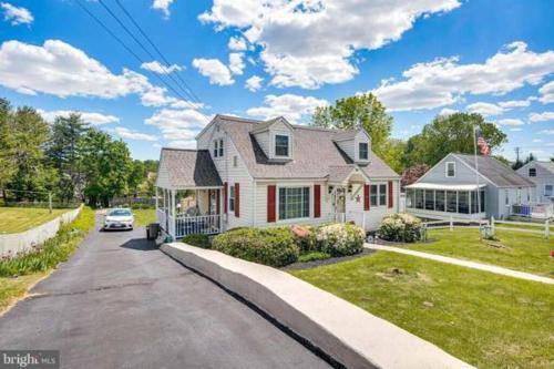 Charming Cottage in Central Location*Near BWI* in 埃利科特城