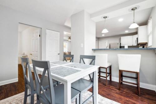 Charming Cottage in Central Location*Near BWI* in 埃利科特城