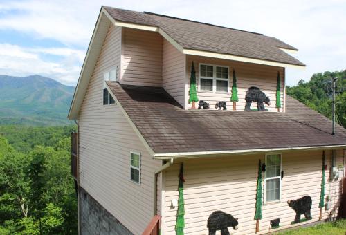 Heavenly View - Bear Themed Cabin, HotTub, Dog-Friendly, Near Gatlinburg