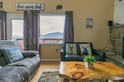 Heavenly View - Bear Themed Cabin, HotTub, Dog-Friendly, Near Gatlinburg